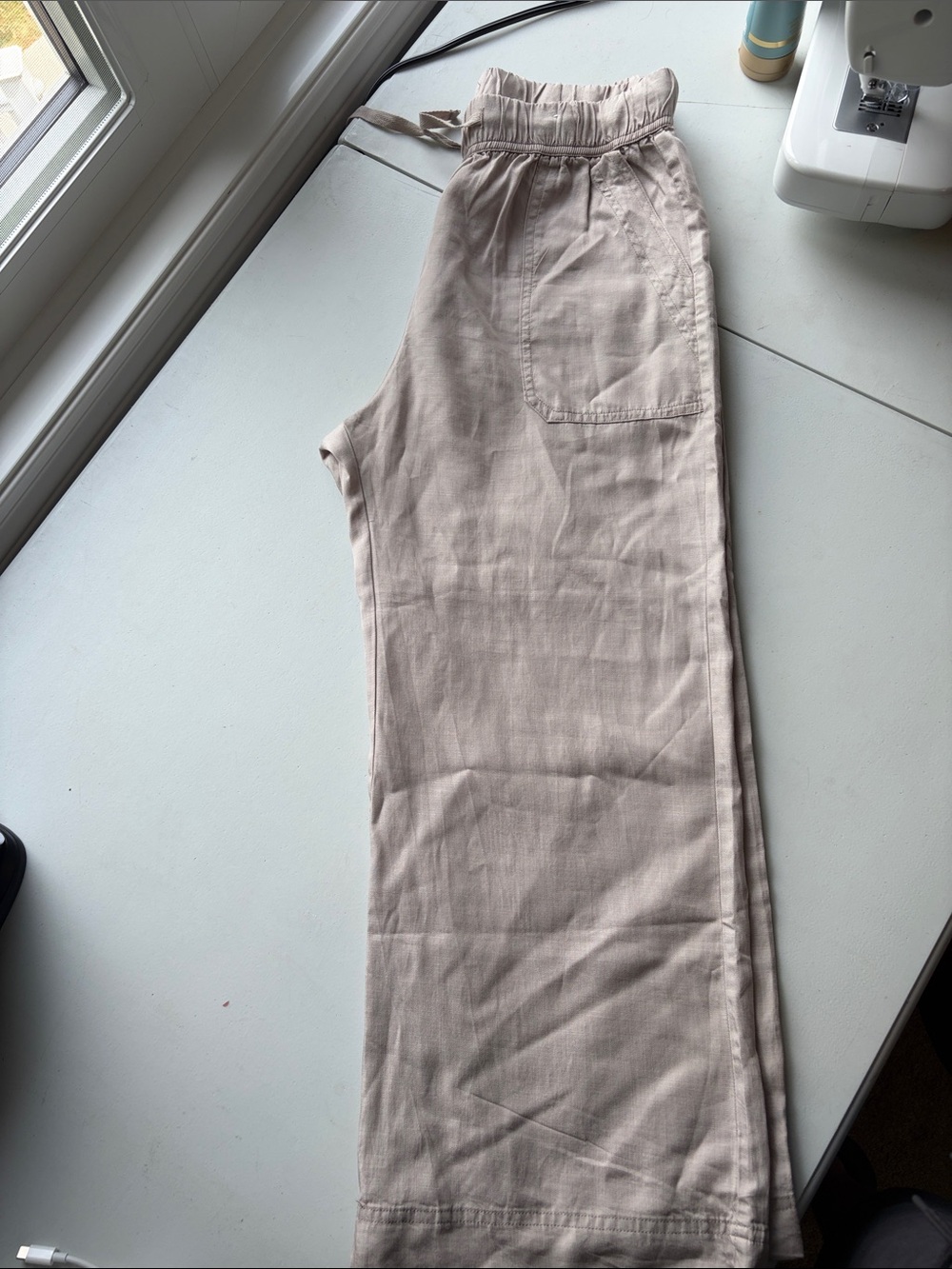 Splendid Light Beige Cropped Drawstring Pants